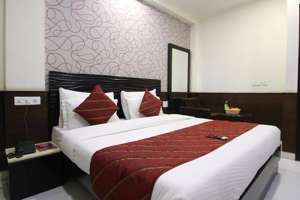 Deluxe Room at Hotel Hill Palace
