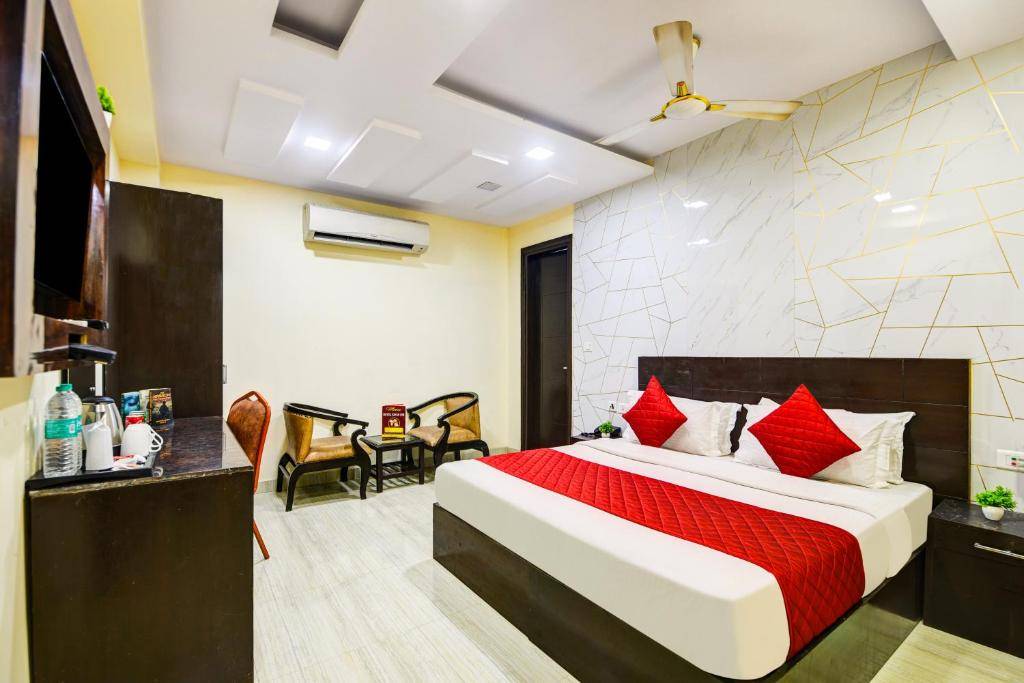 Deluxe AC Room at Hotel Kings Inn