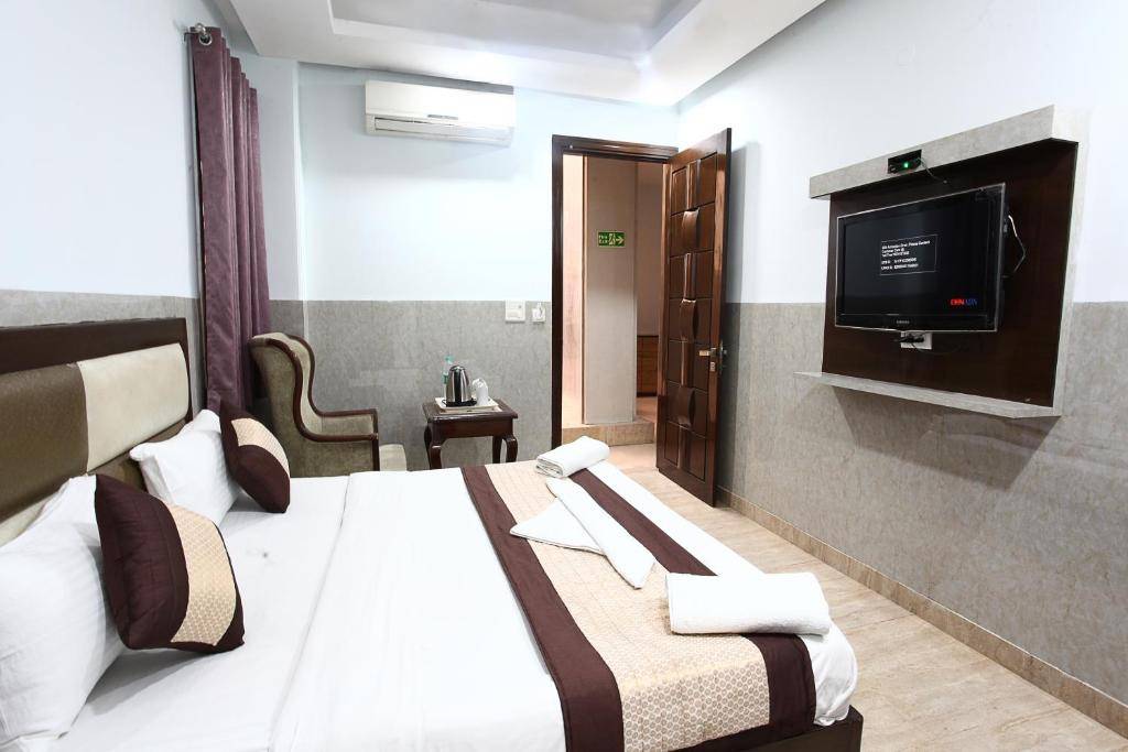 Hotel Taksh Inn — clean modern attached bathroom