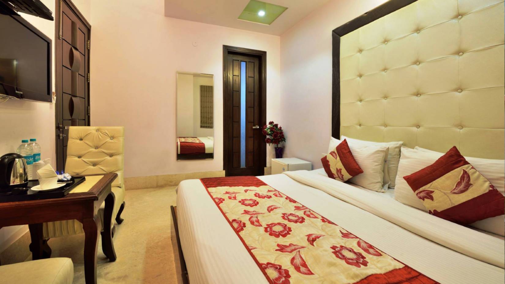 Hotel Taksh Inn